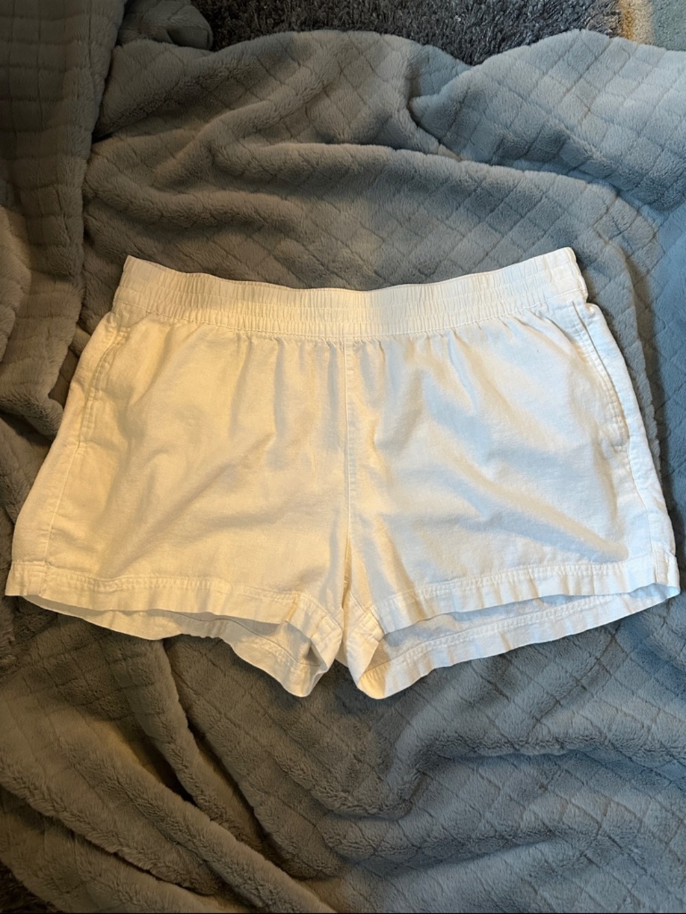 Old Navy Women's White Elastic-Waist Linen Blend Shorts. NWOT.
